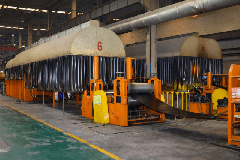 Steel cord and fabric conveyor belt vulcanization line for heavy duty belt manufacturing