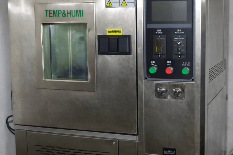 Temperature and humidity aging oven for rubber conveyor belt crack resistance testing