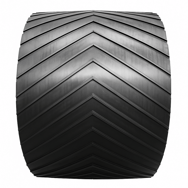 Chevron conveyor belt with V-pattern profile for inclined material handling
