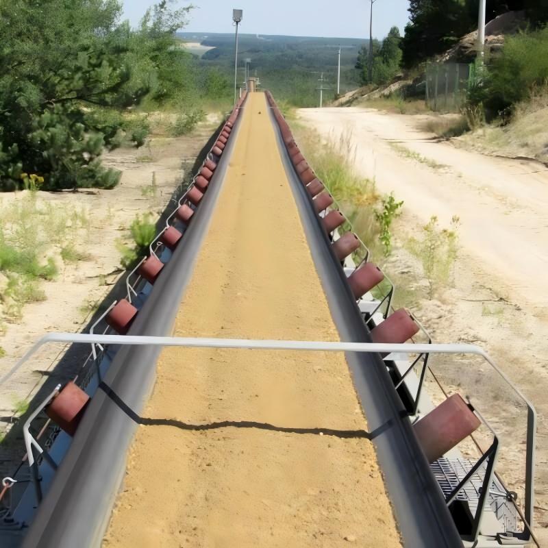 Conveyor belt system for sand and aggregate material handling