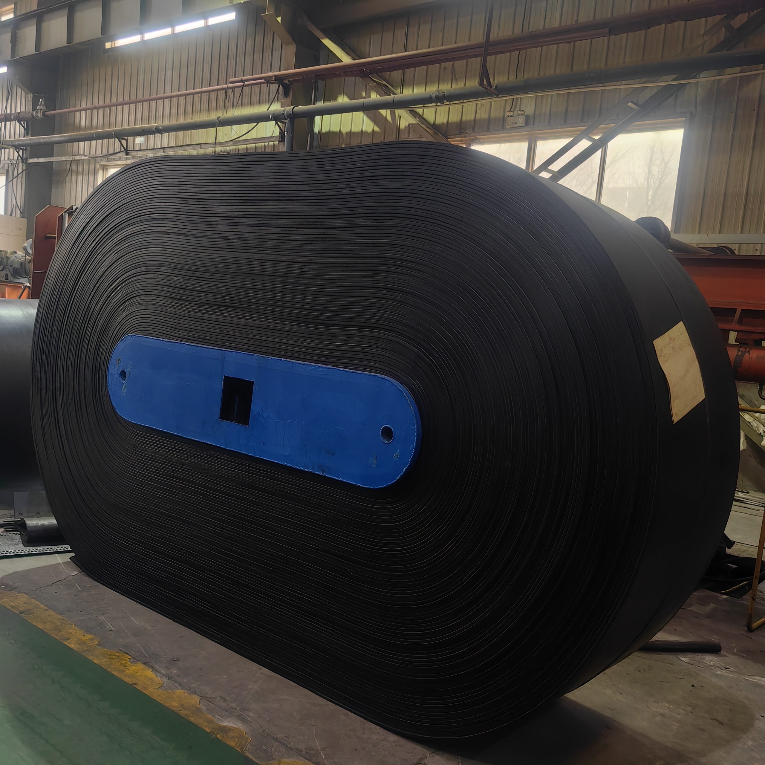 Large roll of SW IW solid woven conveyor belt for underground coal mining