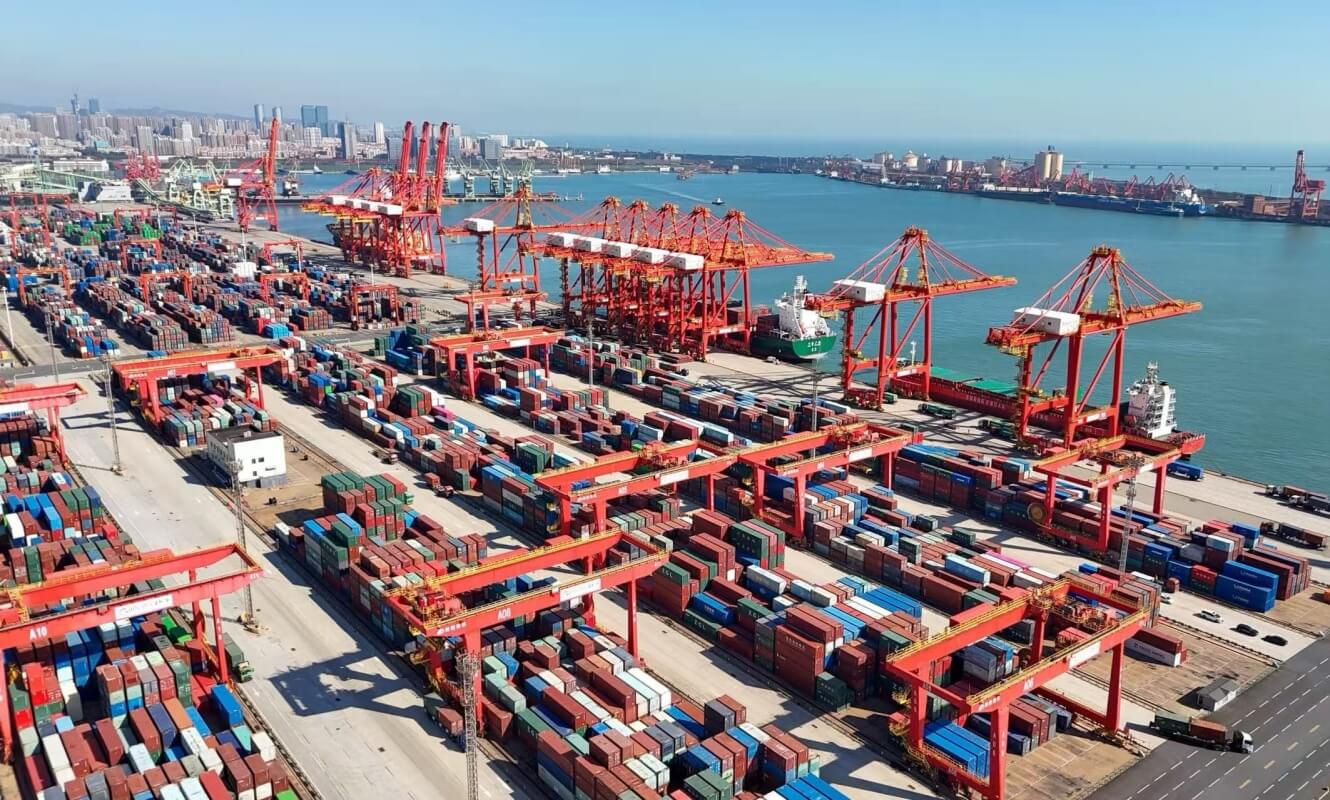 Pipe conveyor belt application in large port terminal for bulk material and industrial material handling