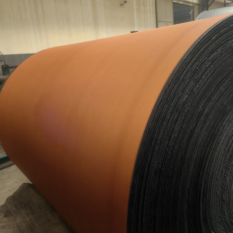 Rough top conveyor belt roll with textured anti slip surface in factory
