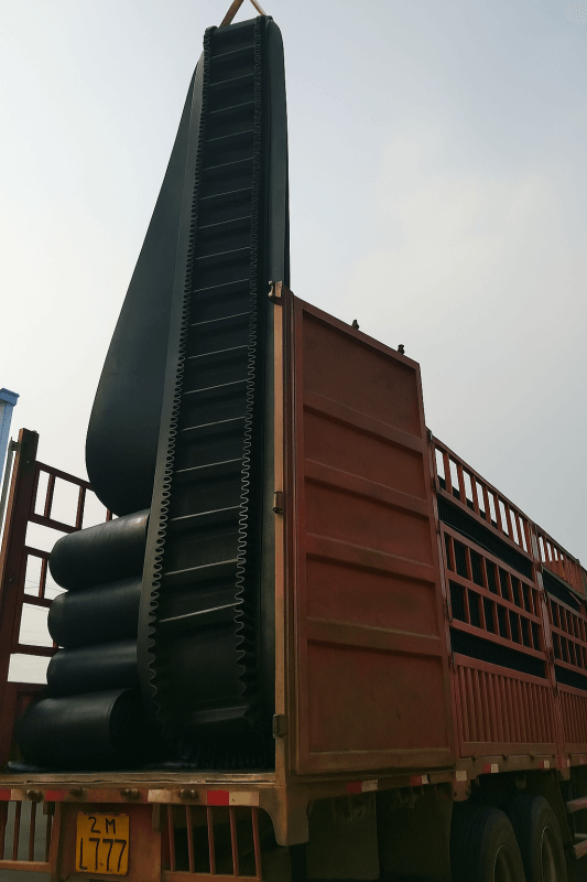 Large sidewall conveyor belt with corrugated sidewalls loaded on truck for shipment, steep angle vertical conveyor belt manufacturer