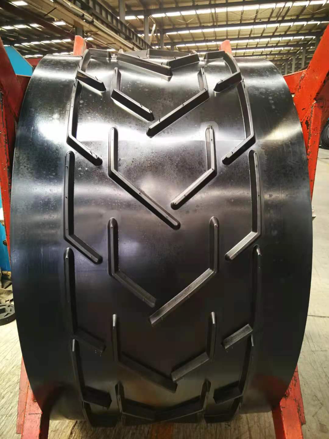 32mm heavy-duty rubber conveyor belt pattern for steep incline and mining applications