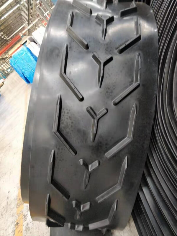 Chevron conveyor belt 32mm high cleat heavy duty rubber belt for steep incline mining bulk material conveying